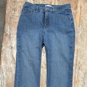 Lee Women's Classic Fit Straight Leg Jean, Size 8 Short